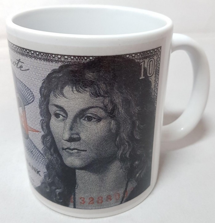 10 DM- Schein der Serie BBK-II auf Kaffeebecher (Geheime Währung)