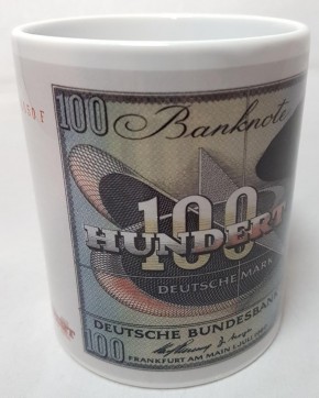 100 DM- Schein der Serie BBK-II auf Kaffeebecher (Geheime Währung)